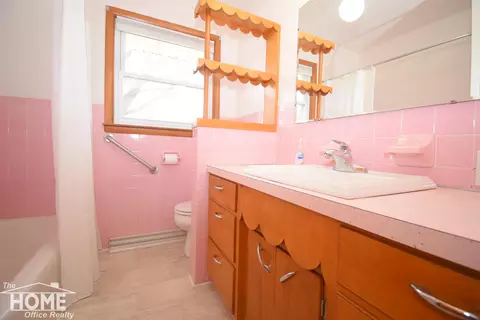 Bath - 498 Velma, Owosso, MI 48867 photo 1 of 3