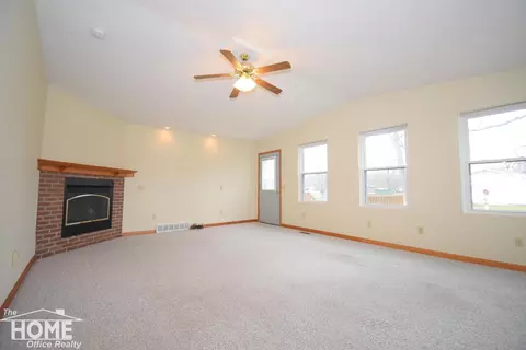 Living - 498 Velma, Owosso, MI 48867 photo 3 of 4