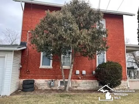 228 Adams, Monroe, MI 48161 photo 2
