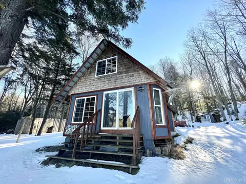 418 Lake Frst, Skandia, MI 49885