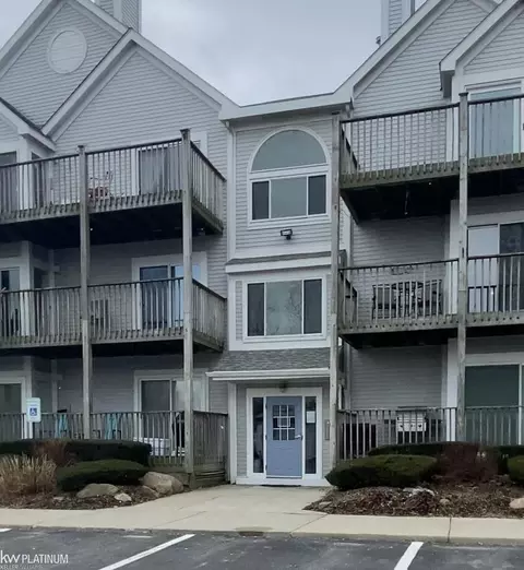 37520 Jefferson # 303, Harrison Township, MI 48045