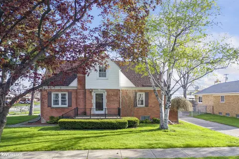 22600 Pallister, Saint Clair Shores, MI 48080