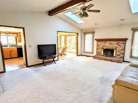 Living - 16568 Stephen, Macomb, MI 48042 photo 2 of 4