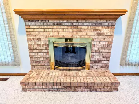 Living - 16568 Stephen, Macomb, MI 48042 photo 4 of 4