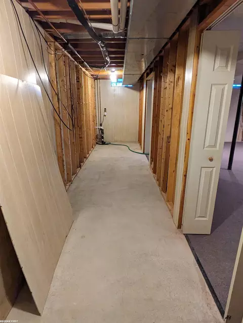 Entry Way - 16568 Stephen, Macomb, MI 48042 photo 2 of 2