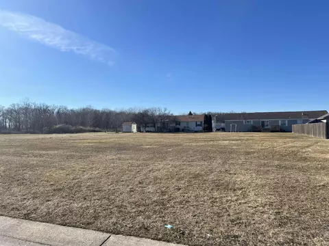 138 Aberdeen, Monroe, MI 48161 photo 2