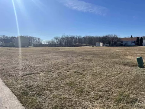138 Aberdeen, Monroe, MI 48161