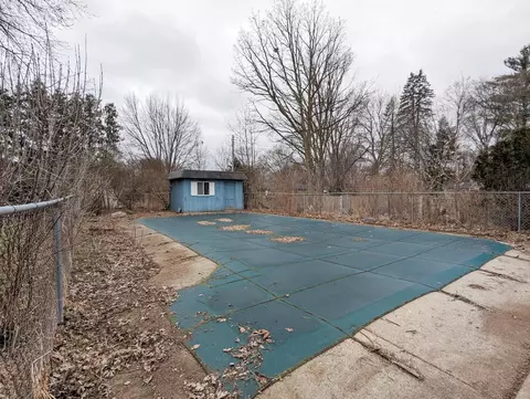 Exterior - 2111 Hermitage, Davison, MI 48423 photo 5 of 8