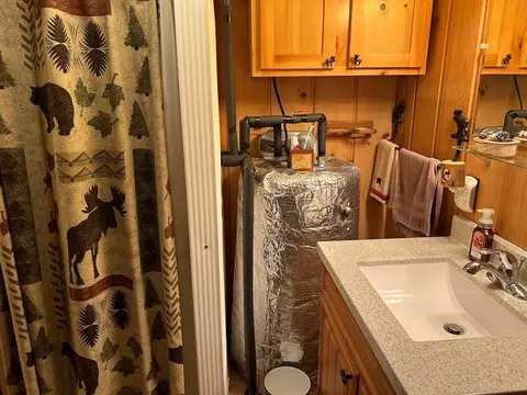Bath - 4887 Crestknoll, Harrison, MI 48625 photo 2 of 2