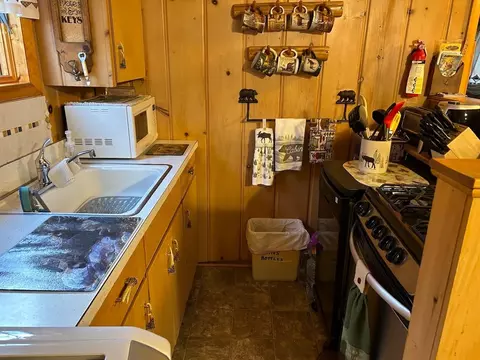 Kitchen - 4887 Crestknoll, Harrison, MI 48625 photo 2 of 2