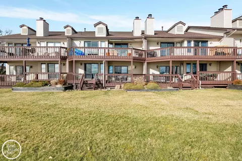 34930 Island Vw, Harrison Township, MI 48045