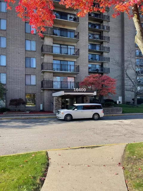 16400 N N Park #40, Southfield, MI 48075