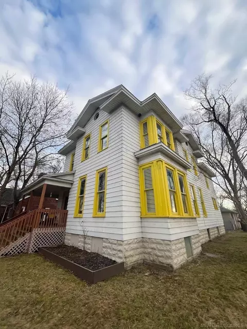 1400 Woodside, Bay City, MI 48708