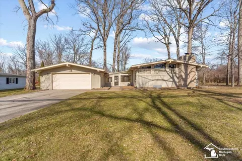 8436 Church, Grosse Ile, MI 48138