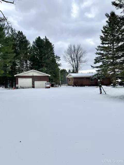 W8499 Merriman West, Iron Mountain, MI 49801