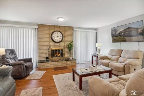 Living - 20644 Foxboro, Riverview, MI 48193 photo 1 of 5