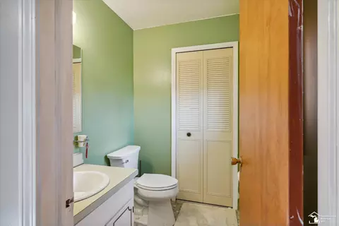 Bath - 20644 Foxboro, Riverview, MI 48193 photo 3 of 4
