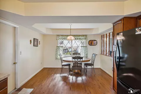 Dining - 20644 Foxboro, Riverview, MI 48193 photo 6 of 6