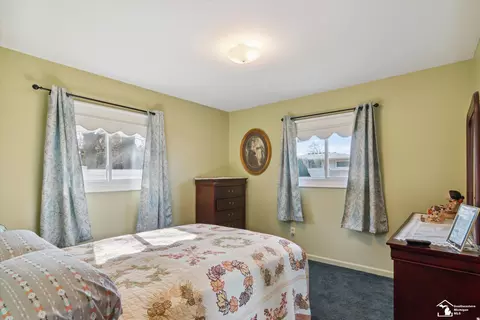 Bedroom - 20644 Foxboro, Riverview, MI 48193 photo 3 of 8