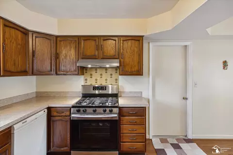 Kitchen - 20644 Foxboro, Riverview, MI 48193 photo 4 of 4