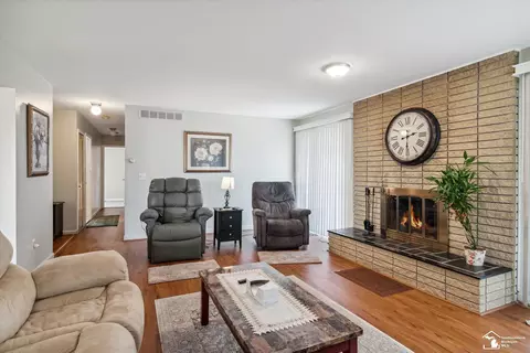 Living - 20644 Foxboro, Riverview, MI 48193 photo 5 of 5