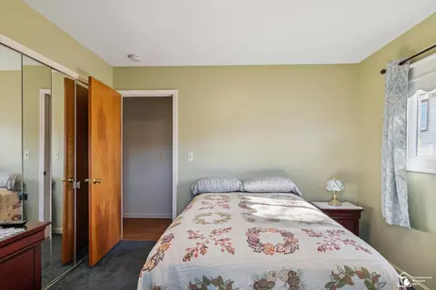 Bedroom - 20644 Foxboro, Riverview, MI 48193 photo 4 of 8