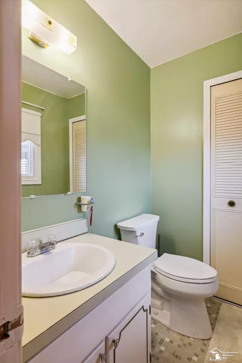 Bath - 20644 Foxboro, Riverview, MI 48193 photo 4 of 4