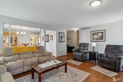 Living - 20644 Foxboro, Riverview, MI 48193 photo 4 of 5
