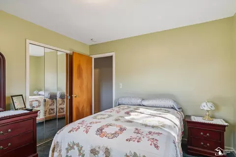 Bedroom - 20644 Foxboro, Riverview, MI 48193 photo 5 of 8