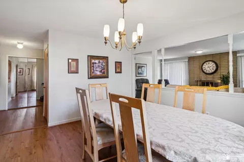 Dining - 20644 Foxboro, Riverview, MI 48193 photo 5 of 6