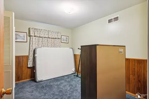 Bedroom - 20644 Foxboro, Riverview, MI 48193 photo 6 of 8
