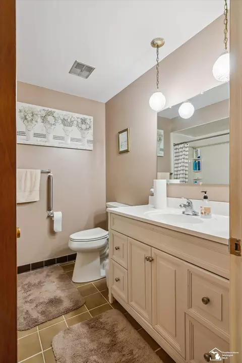 Bath - 20644 Foxboro, Riverview, MI 48193 photo 2 of 4