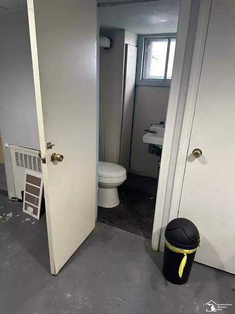 Bath - 440 N Monroe, Monroe, MI 48162 photo 1 of 1