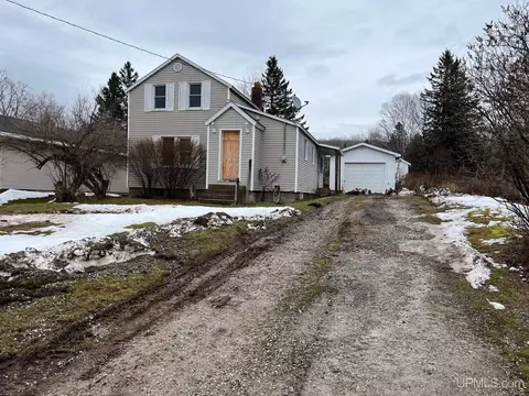 1486 Center, Munising, MI 49862