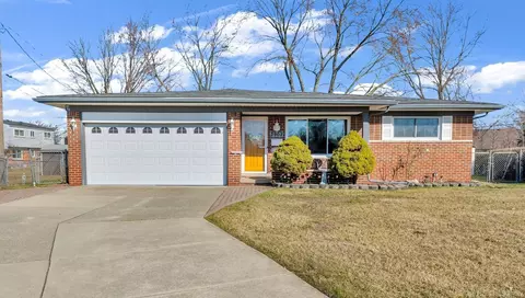 3902 Nowak, Sterling Heights, MI 48310