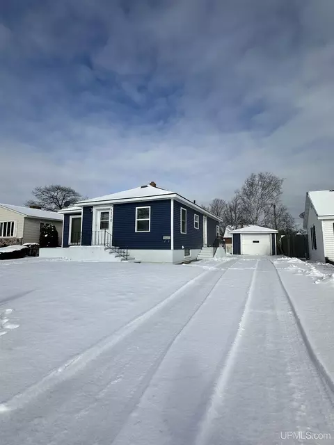 1110 Minneapolis, Gladstone, MI 49837