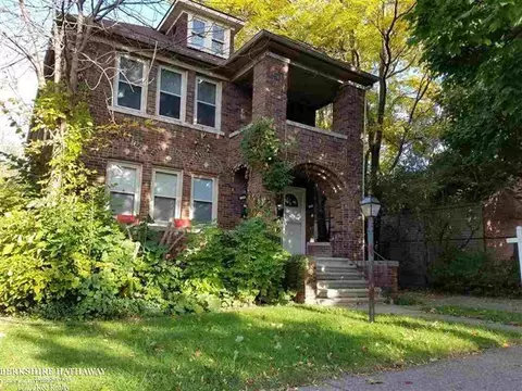 1004 Lakepointe UNIT S 1 &, Grosse Pointe Park, MI 48230