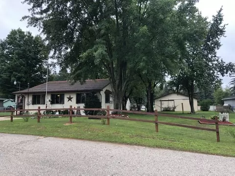 812 S Scott, Farwell, MI 48622