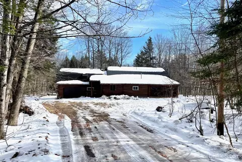 481 N Carlshend, Skandia, MI 49885