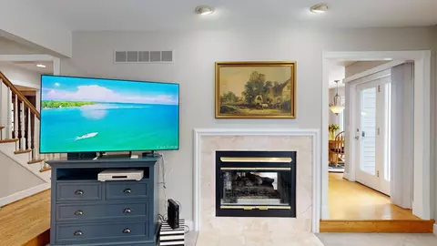 Living - 730 Shady Brk, Flushing, MI 48433 photo 8 of 10