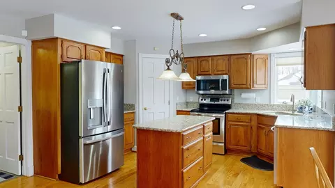 Kitchen - 730 Shady Brk, Flushing, MI 48433 photo 2 of 7