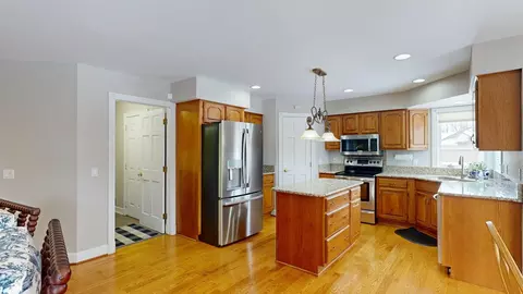 Kitchen - 730 Shady Brk, Flushing, MI 48433 photo 4 of 7