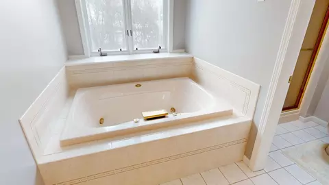 Bath - 730 Shady Brk, Flushing, MI 48433 photo 2 of 5