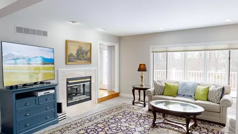 Living - 730 Shady Brk, Flushing, MI 48433 photo 7 of 10