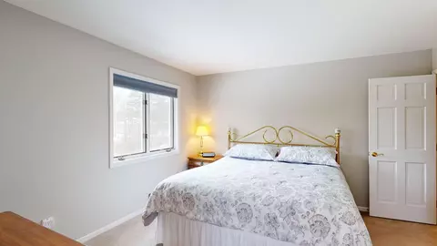 Bedroom - 730 Shady Brk, Flushing, MI 48433 photo 2 of 9
