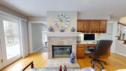 Living - 730 Shady Brk, Flushing, MI 48433 photo 2 of 10