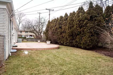 Exterior - 82 Blairmoor, Grosse Pointe Shores, MI 48236 photo 9 of 10