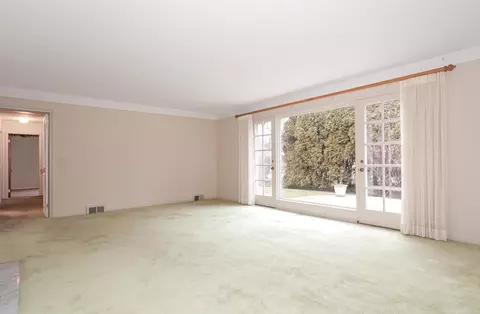 Living - 82 Blairmoor, Grosse Pointe Shores, MI 48236 photo 4 of 5