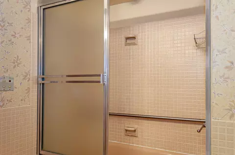 Bath - 82 Blairmoor, Grosse Pointe Shores, MI 48236 photo 2 of 5