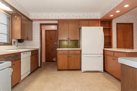Kitchen - 82 Blairmoor, Grosse Pointe Shores, MI 48236 photo 1 of 4